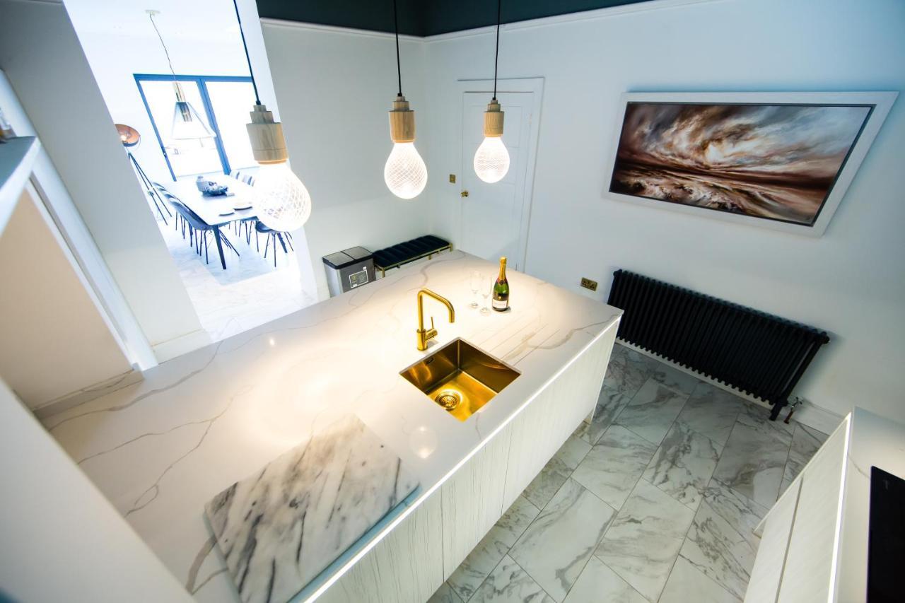 Rounton Villa By Maison Parfaite - Hot Tub - Sea Views - Parking โรบินฮูดส์เบย์ ภายนอก รูปภาพ