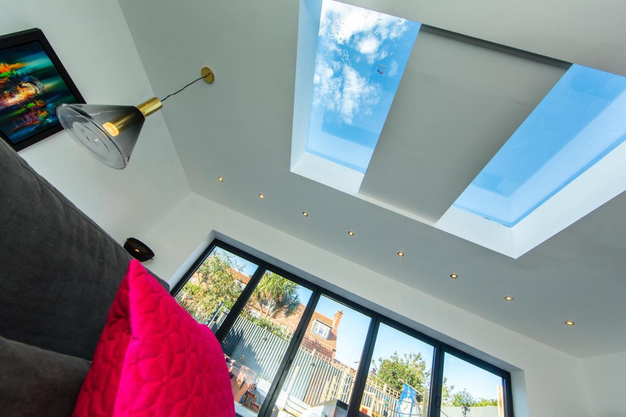 Rounton Villa By Maison Parfaite - Hot Tub - Sea Views - Parking โรบินฮูดส์เบย์ ภายนอก รูปภาพ