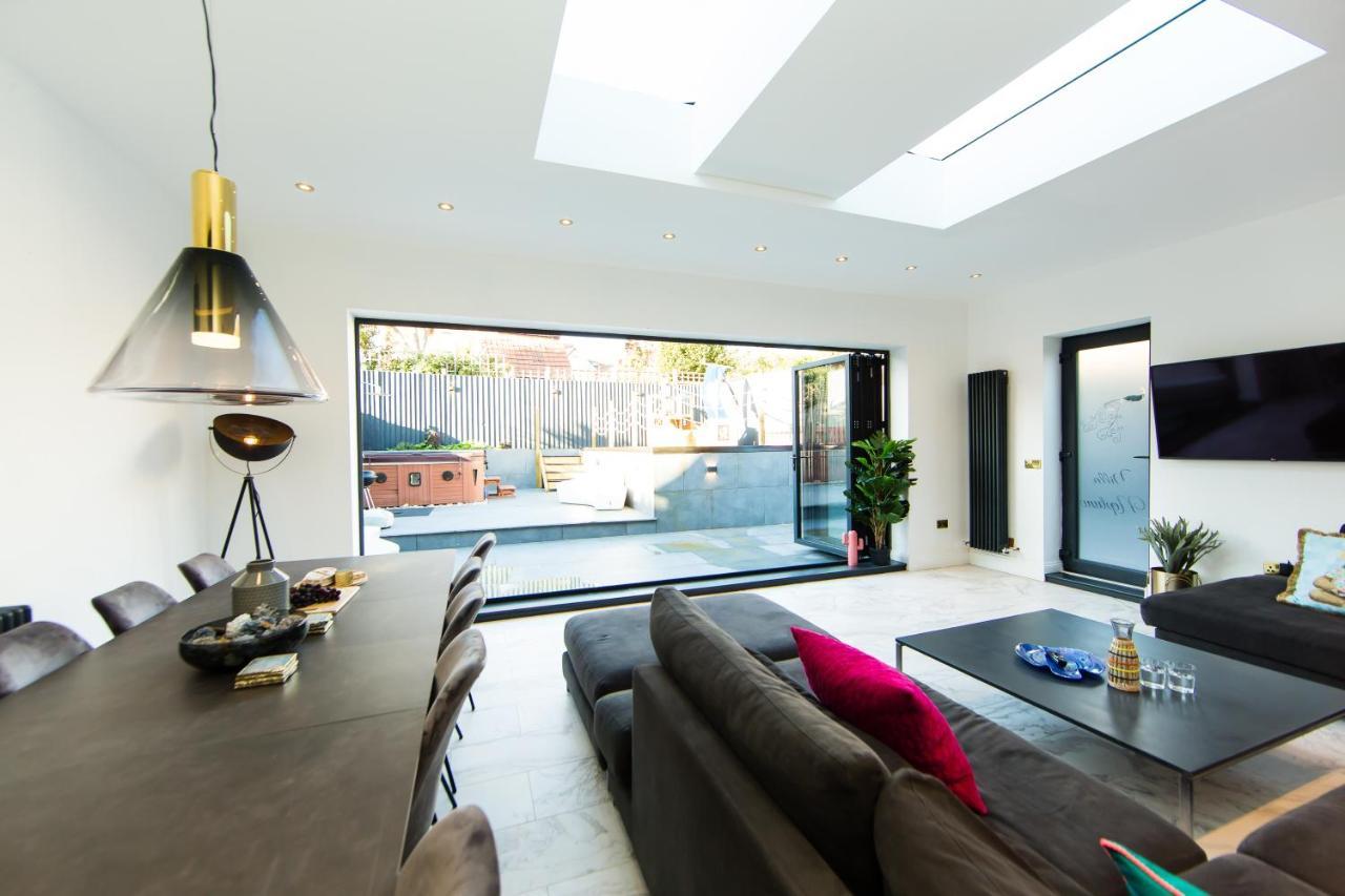 Rounton Villa By Maison Parfaite - Hot Tub - Sea Views - Parking โรบินฮูดส์เบย์ ภายนอก รูปภาพ
